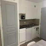 2 Pieces Avec Piscine, 150m
