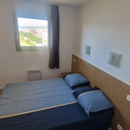 2 Pieces Avec Piscine, 150m
